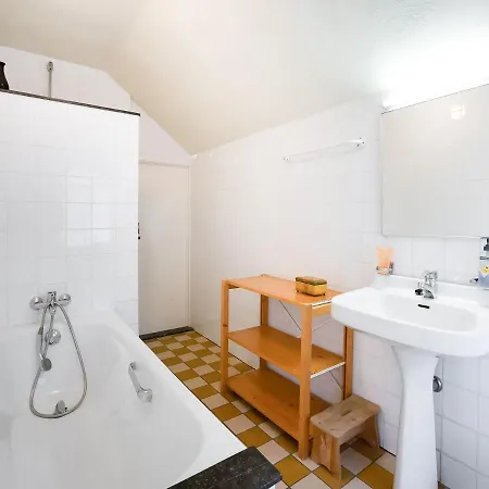 Lush Mansion In With Private Garden וורן