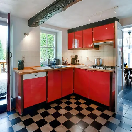 Lush Mansion In With Private Garden וורן