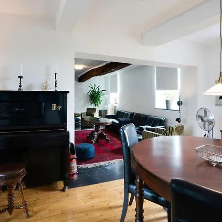 Vakantiehuis Mansion With Garden *