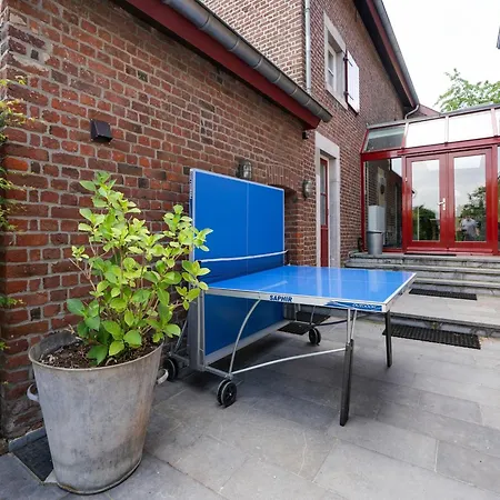 Mansion With Garden Voeren